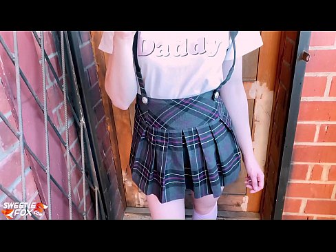 ❤️ 女学生深深地吸吮她的鸡巴,代替上课做爱 ❌ Porno﹏﹏