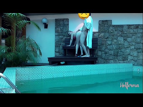 ❤️ 老板邀请女佣去泳池,却忍不住要来个热辣的 ❌ Porno﹏﹏